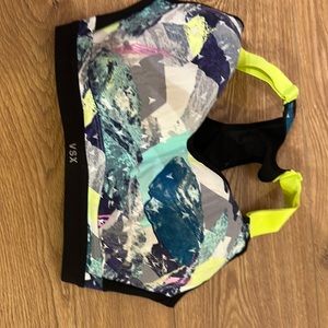 Victoria secret 34DD sports bra
